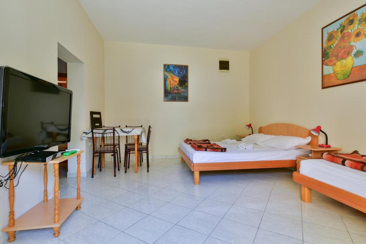Apartments Srzentic Petrovac Exterior photo